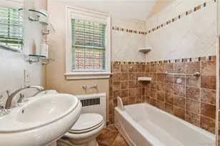 17 Kensington Rd, Garden City, NY 11530 - Photo 19