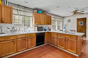 62 W Bartlett Rd, Middle Island, NY 11953 - Photo 9