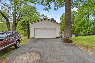 62 W Bartlett Rd, Middle Island, NY 11953 - Photo 5
