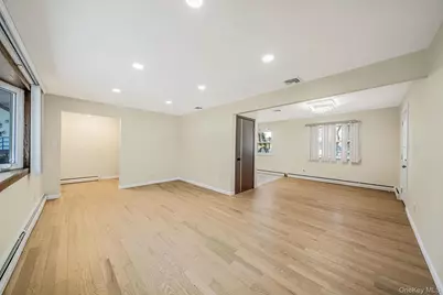 45 Roslyn Road, Roslyn Heights, NY 11577 - Photo 5