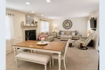 11 Hollow Oak Drive, Patchogue, NY 11772 - Photo 7