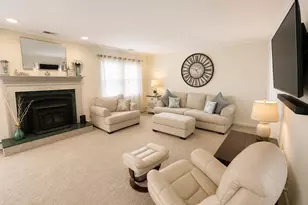 11 Hollow Oak Dr, Patchogue, NY 11772 - Photo 9