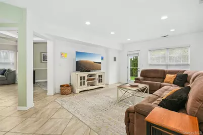 1 Ariel Drive, Middle Island, NY 11953 - Photo 5