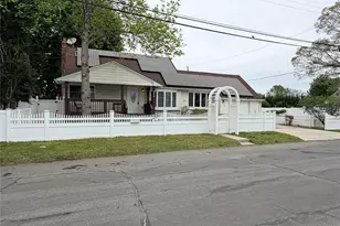 304 27th St, Lindenhurst, NY 11757 - Photo 3