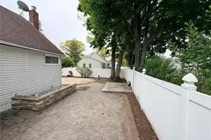 304 27th St, Lindenhurst, NY 11757 - Photo 25