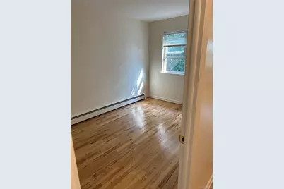 914 E 211th Street, Bronx, NY 10469 - Photo 13