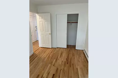 914 E 211th Street, Bronx, NY 10469 - Photo 15
