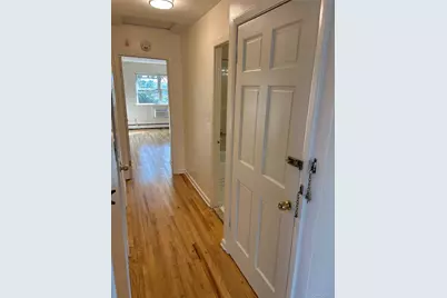 914 E 211th Street, Bronx, NY 10469 - Photo 17