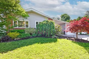 18 Shelter Hill Rd, Plainview, NY 11803 - Photo 3