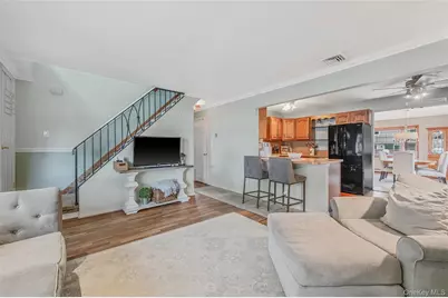 21 Audrey Avenue, Plainview, NY 11803 - Photo 15