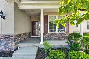 28 Cyprus Dr, Middletown, NY 10940 - Photo 3