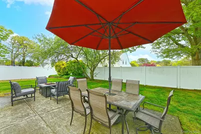 79 6th Avenue, Holtsville, NY 11742 - Photo 25