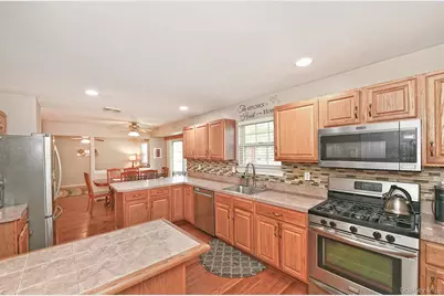 79 6th Avenue, Holtsville, NY 11742 - Photo 9
