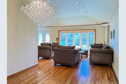 14 Millpond, Jericho, NY 11753 - Photo 7