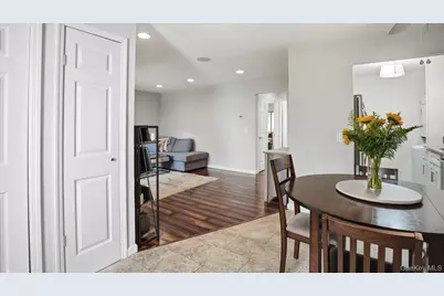 65 Richmond Boulevard #1B, Ronkonkoma, NY 11779 - Photo 7
