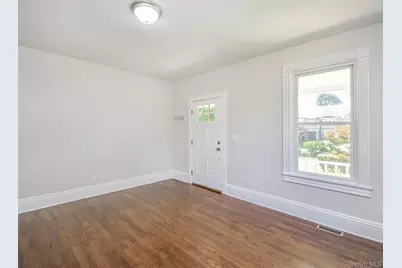 114 Sea Cliff Avenue #apt. 1, Glen Cove, NY 11542 - Photo 5