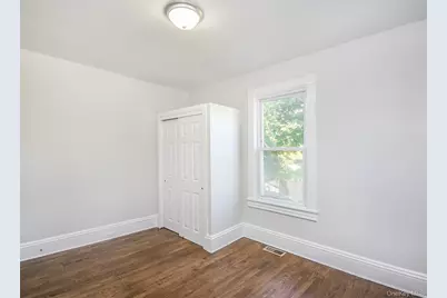 114 Sea Cliff Avenue #apt. 1, Glen Cove, NY 11542 - Photo 9