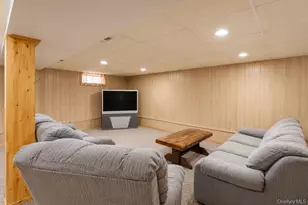 89 Parliament Pl, North Babylon, NY 11703 - Photo 11