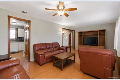 89 Parliament Place, North Babylon, NY 11703 - Photo 3
