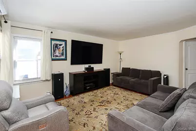 608 Terrace Place, Baldwin, NY 11510 - Photo 3