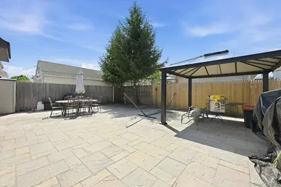 8 Foster Place, Hempstead, NY 11550 - Photo 17