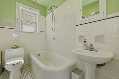 8 Foster Place, Hempstead, NY 11550 - Photo 11