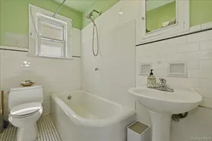 8 Foster Pl, Hempstead, NY 11550 - Photo 11