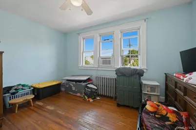 8 Foster Place, Hempstead, NY 11550 - Photo 15