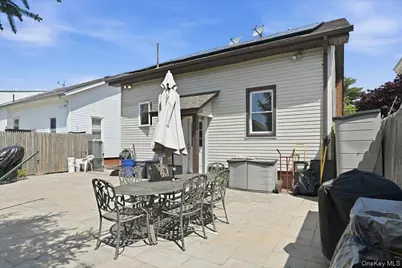 8 Foster Place, Hempstead, NY 11550 - Photo 21