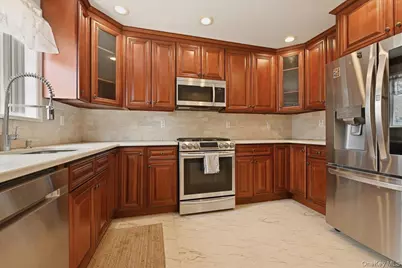 8 Foster Place, Hempstead, NY 11550 - Photo 9