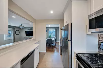 1391 N Windsor Avenue, Bay Shore, NY 11706 - Photo 13