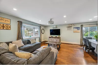 1391 N Windsor Avenue, Bay Shore, NY 11706 - Photo 3