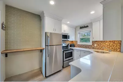 1391 N Windsor Avenue, Bay Shore, NY 11706 - Photo 11