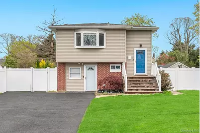 1391 N Windsor Avenue, Bay Shore, NY 11706 - Photo 1