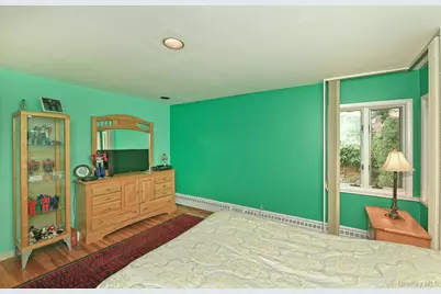 8 South Drive, Roslyn, NY 11576 - Photo 17