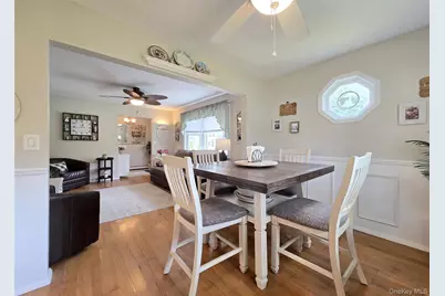 33 Pleasure Avenue, Ronkonkoma, NY 11779 - Photo 9