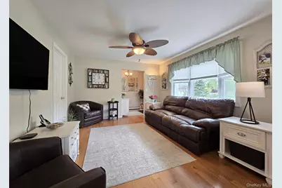 33 Pleasure Avenue, Ronkonkoma, NY 11779 - Photo 11