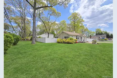 33 Pleasure Avenue, Ronkonkoma, NY 11779 - Photo 17