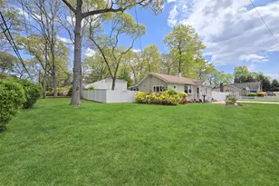 33 Pleasure Ave, Ronkonkoma, NY 11779 - Photo 17
