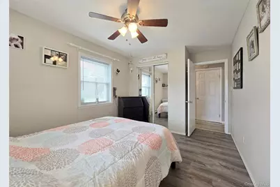 33 Pleasure Avenue, Ronkonkoma, NY 11779 - Photo 13