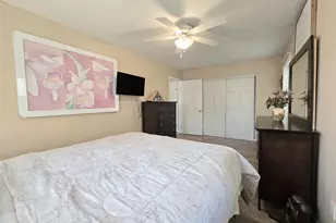 33 Pleasure Ave, Ronkonkoma, NY 11779 - Photo 15