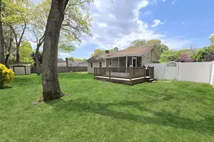 33 Pleasure Ave, Ronkonkoma, NY 11779 - Photo 19