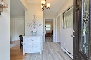 33 Pleasure Ave, Ronkonkoma, NY 11779 - Photo 3