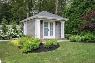 22 Beaumont Dr, Melville, NY 11747 - Photo 37