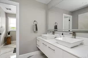 22 Beaumont Dr, Melville, NY 11747 - Photo 19