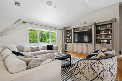 22 Beaumont Drive, Melville, NY 11747 - Photo 5