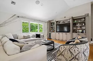 22 Beaumont Dr, Melville, NY 11747 - Photo 5