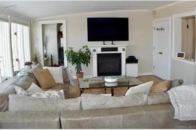 20 Greenwich Avenue, Bayville, NY 11709 - Photo 15