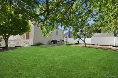 220 Eastlake Avenue, Massapequa Park, NY 11762 - Photo 29