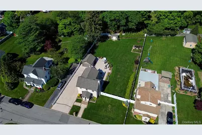 16 West Street, West Islip, NY 11795 - Photo 27